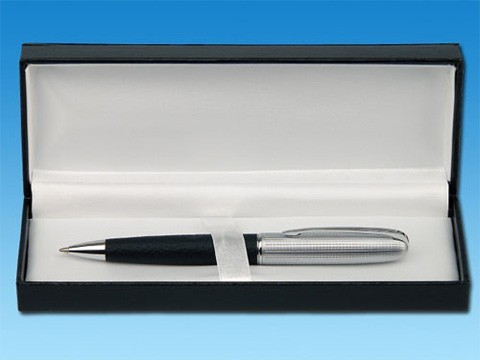 Pildspalva dāvanu kastītē