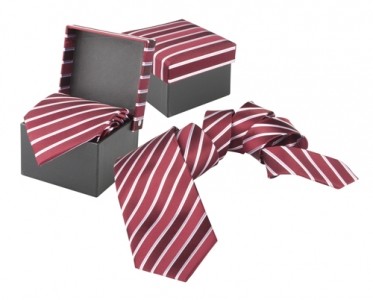 Kaklasaite zīda dāvanu kastītē