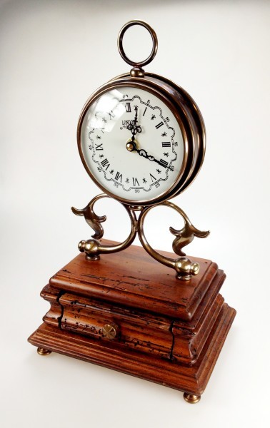 Аутентичные часы со шкатулкой.  "F.lli CAPANNI"