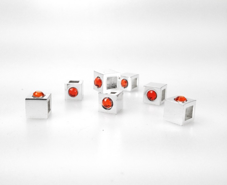 Куб с кристаллом Swarovski для брелка, красный